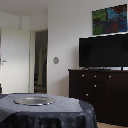 Apartamento Doppelhaushälfte Für Monteure Und Gruppen Rechte Seite